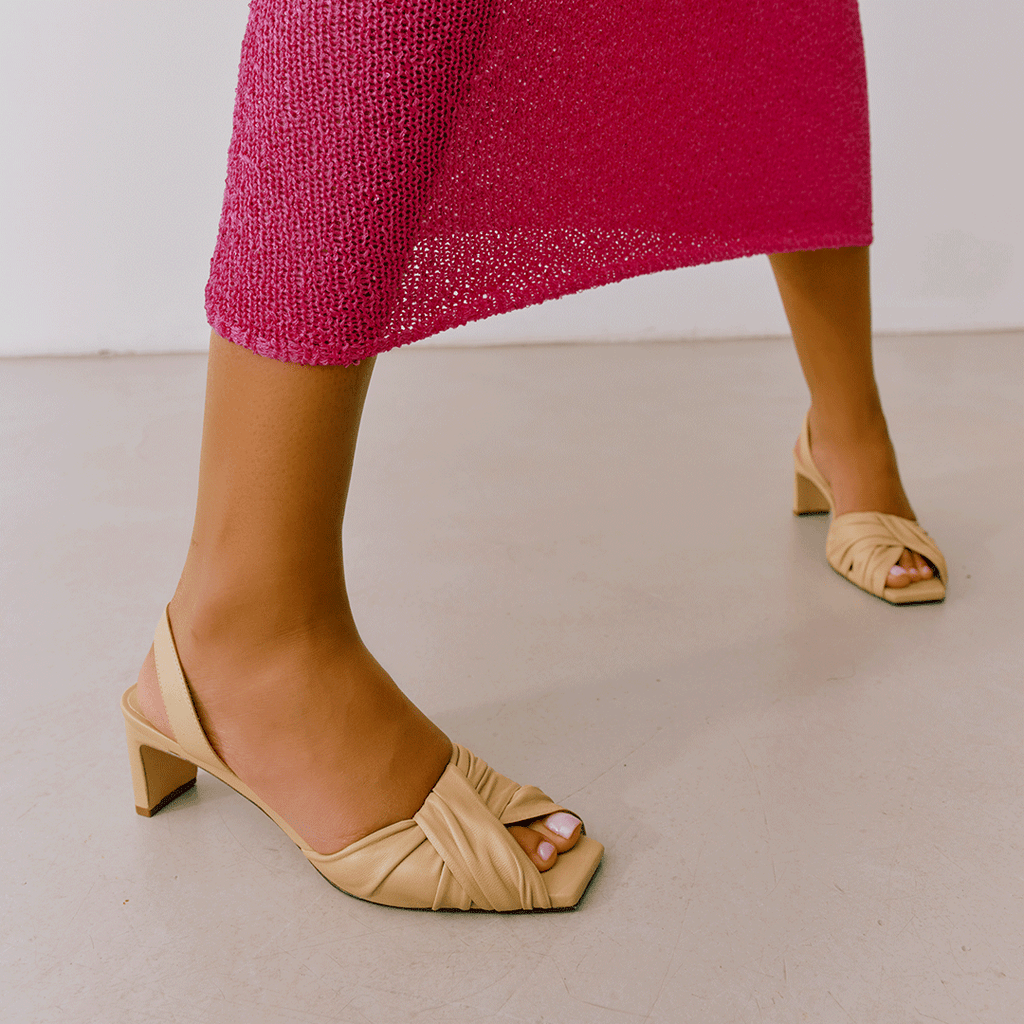 Close-up side shot of Riley Leather Low-Heel in soft oat leather.