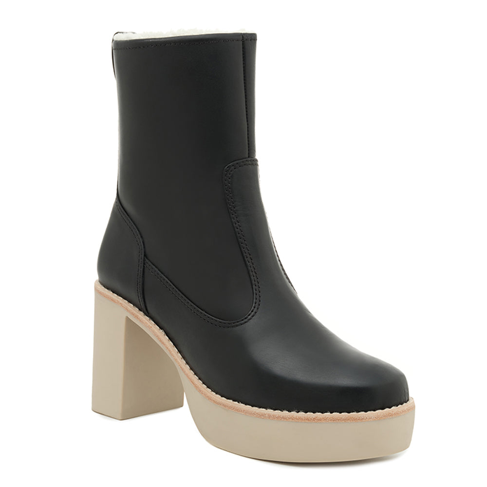 Daniella Shevel Black Weatherprrof snowproof boot with shearling sherpa lining and thick rubber lugg sole quarter view